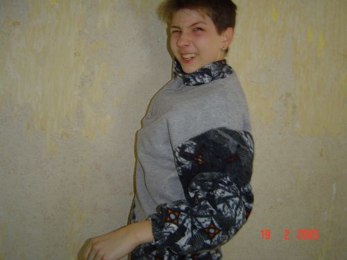 hier hat Matthias die Tapete von der Wand abgekratzt