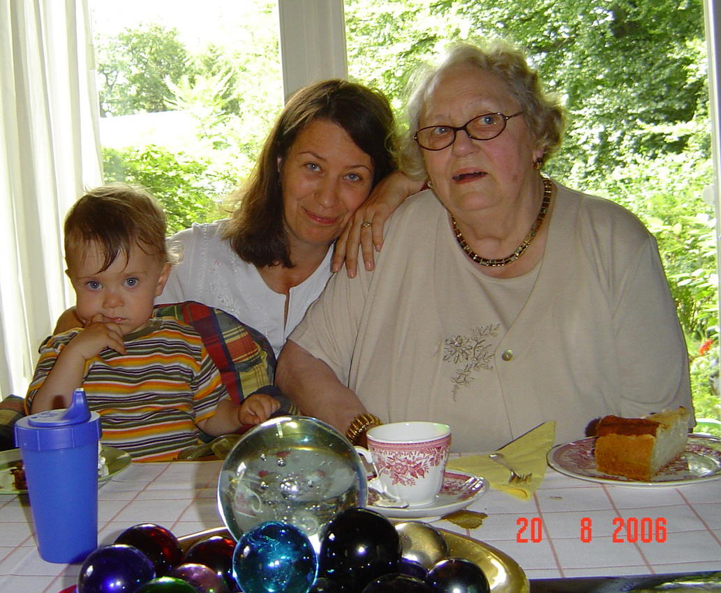 Ich Mami und Uroma Anneliese
