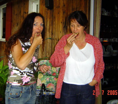 Rosi und Alexa beim schmatzen!