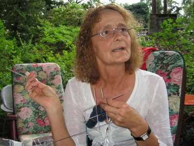 Sonja beim Stricken
