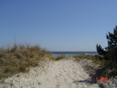 auf solchen tollen Wegen gehts meist zum Strand.