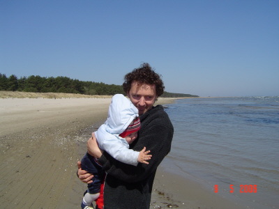 Sooo viel Wasser hatte ich noch nie zuvor gesehen! Papi hat mich mal reinlaufen lassen mit meinen F��en, das war sch������n!