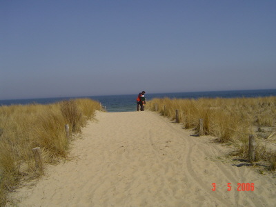 Da sind wir mit dem Fahrrad zum Stra�nd gefahren, wir sind fast jeden Tag mit dem Fahrrad unterwegs gewesen. Hat riesig Spass gemacht.